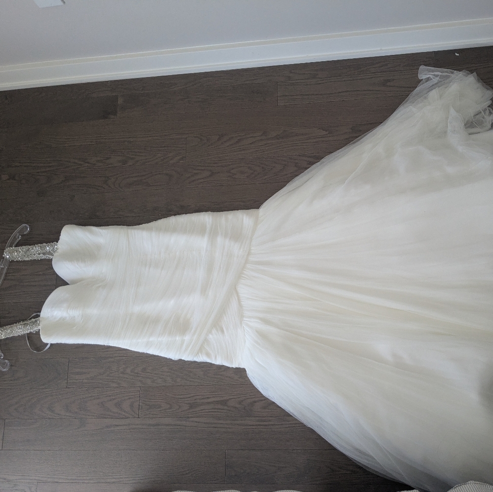 Elegant White Strapless Gown